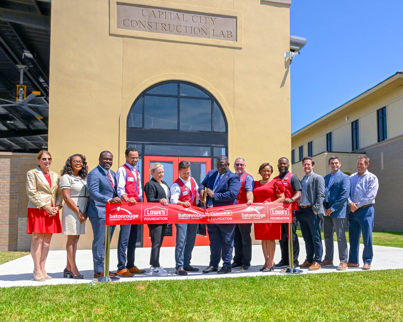 Chancellor Smith cutting ribbon